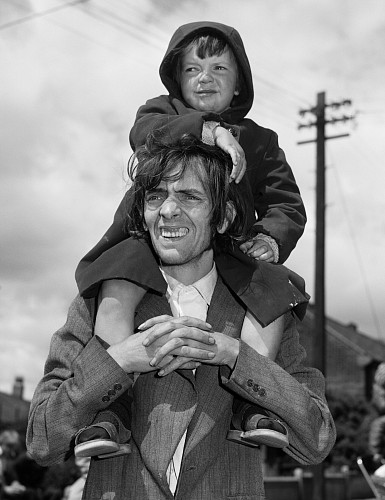 Father and son watching a parade, West-end of Newcastle, Tyneside, 1980 © Chris Killip Photography Trust/Magnum Photos